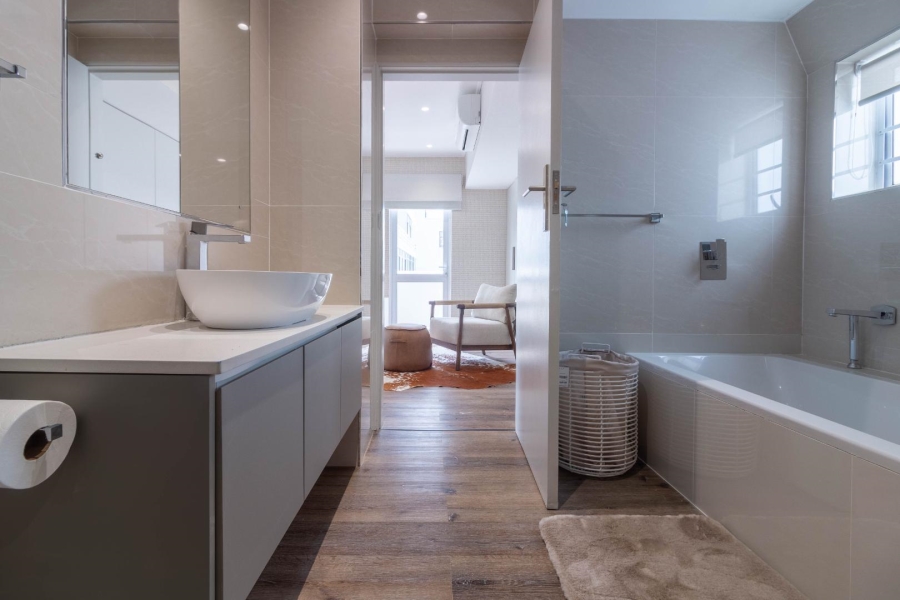 To Let 3 Bedroom Property for Rent in Sea Point Western Cape